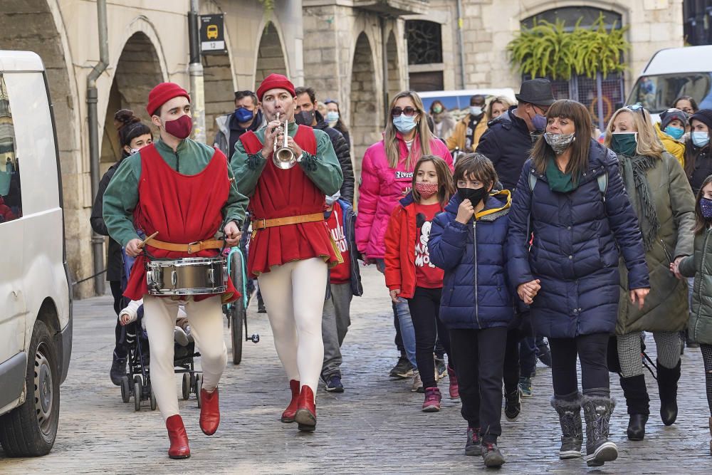Els patges reials porten la màgia als barris de Girona