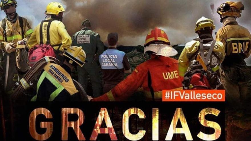 Cartel de agradecimiento a los profesionales y administraciones que luchan contra el incendio forestal de Gran Canaria.