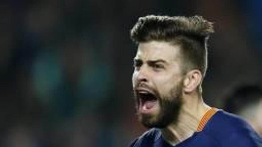 Gerard Piqué celebra el segundo gol del equipo azulgrana.