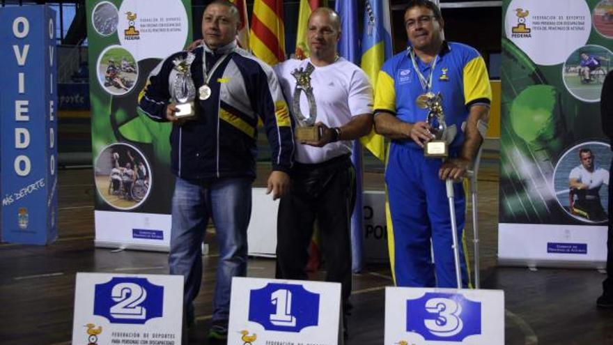 Alfonso Romero, Luis Miguel Pita y Jorge Álvarez, en el podio tras la competición.