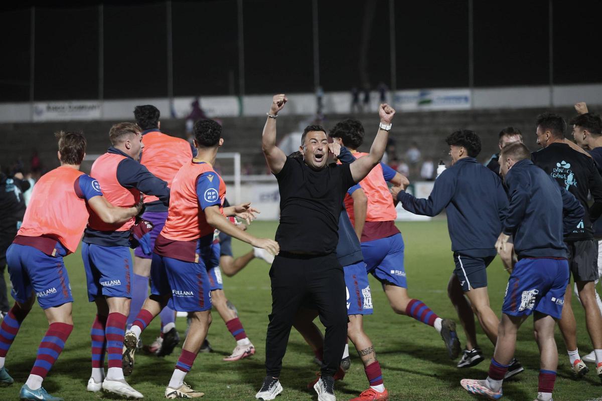 El Poblense celebra su clasificación para la Copa del Rey