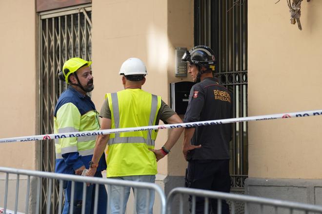 Los vecinos de 31 pisos desalojados por el socavón de la L9 en el Putxet volverán la semana que viene a casa