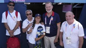 El rey Felipe VI se acercó en París a ver la competición de la skater española Julia Benedetti.