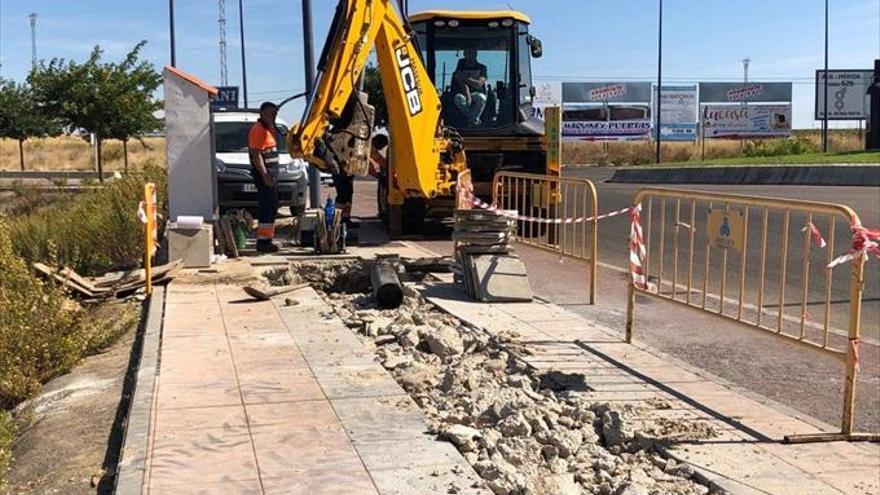 Los trabajos para arreglar las tuberías del polígono industrial acabarán en dos meses