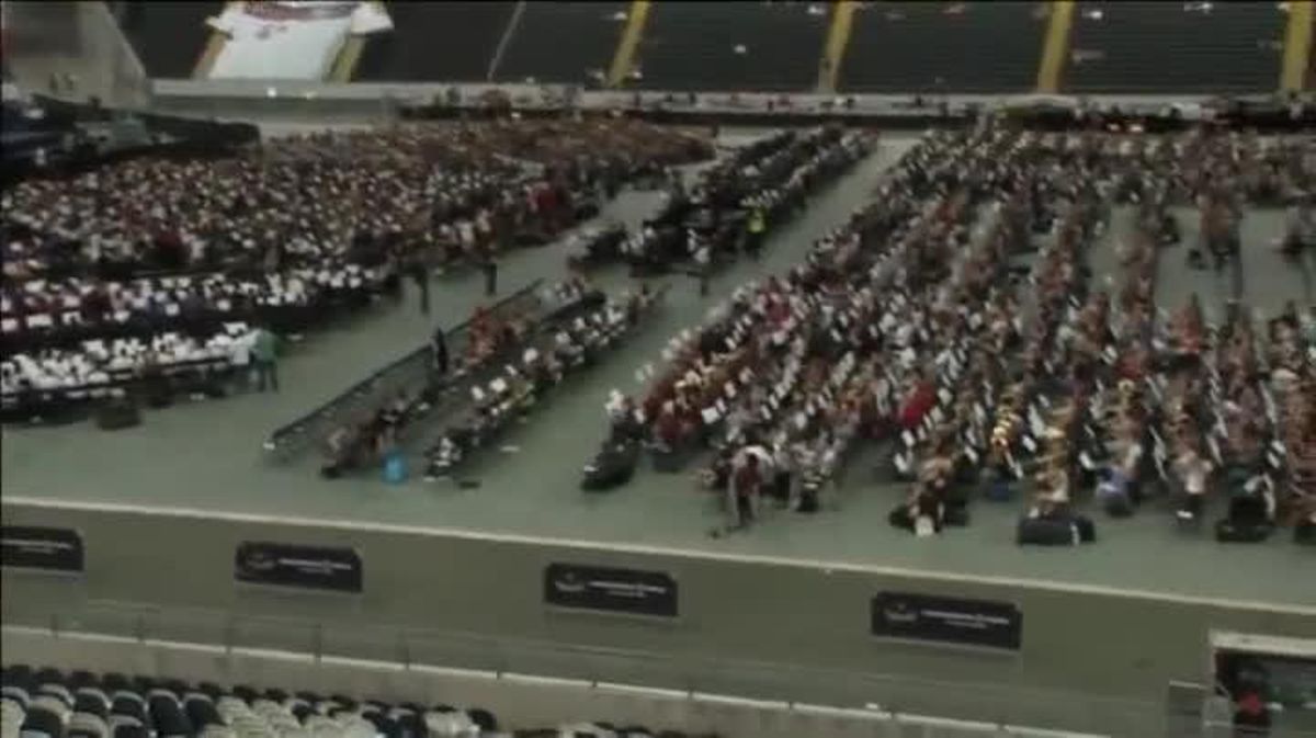 7.500 músics interpreten la Novena de Beethoven a l’estadi Commerzbank Arena de Frankfurt.