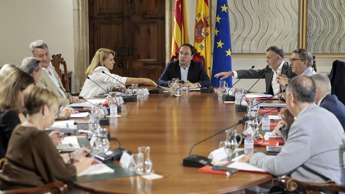 El president de la Generalitat, Juanfran Pérez Llorca, preside el pleno del Consell celebrado este jueves que se reúne por primera vez tras el parón estival de agosto