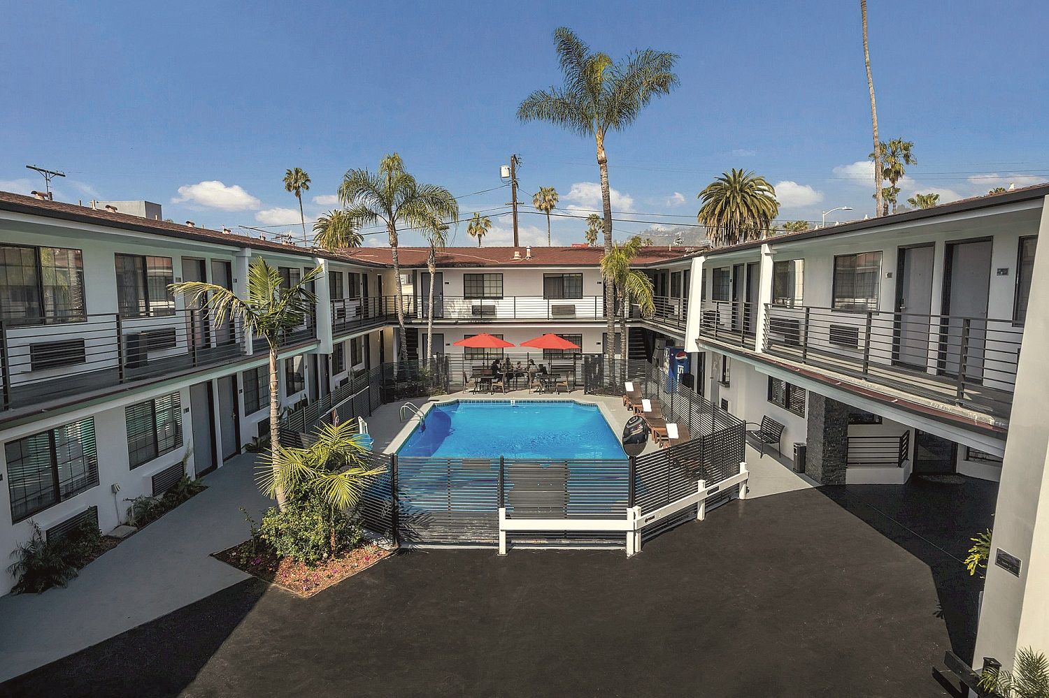 Piscina del Sunset West Hotel.