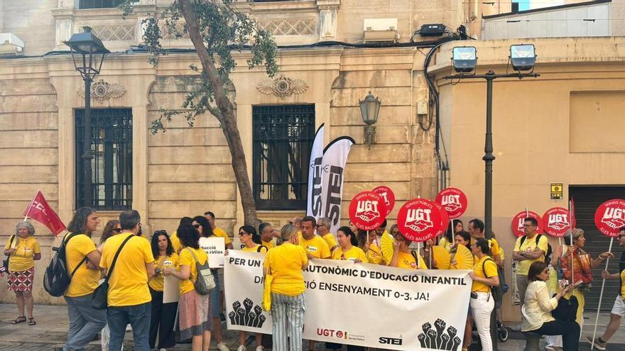 «No queremos palabras, queremos hechos»: el sector de la educación 0-3 mantiene el pulso frente al Parlament pese a la huelga frustrada
