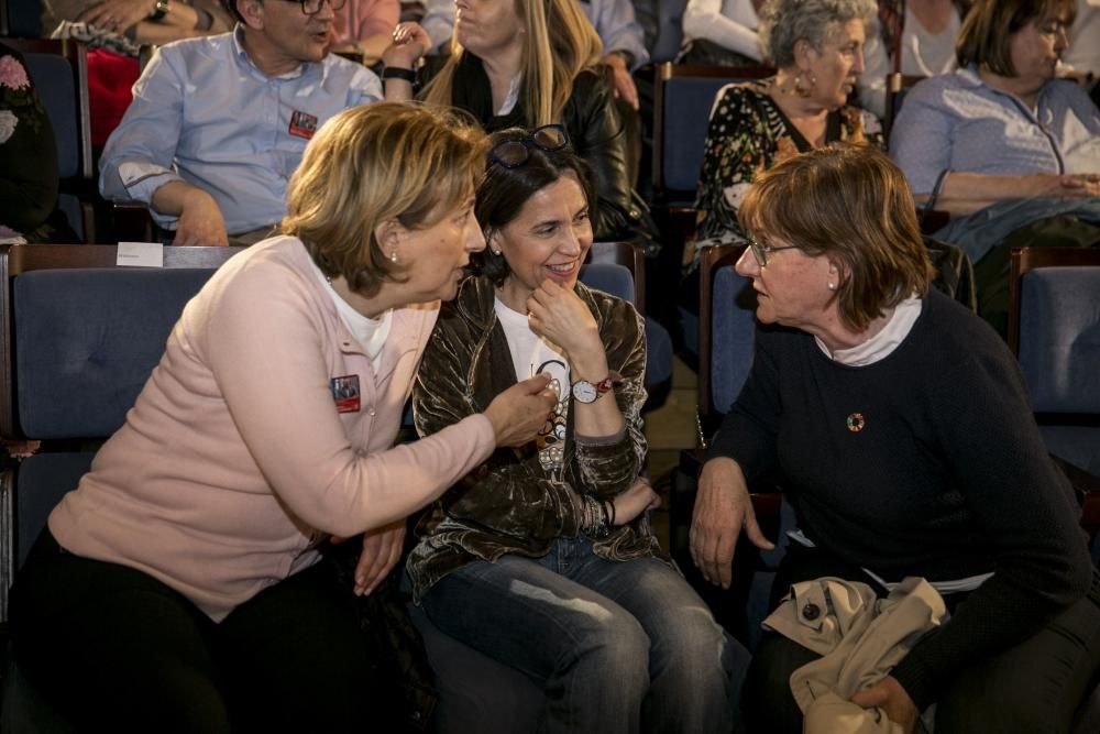 Mitin del PSOE y paseo de Carmen Calvo por Oviedo