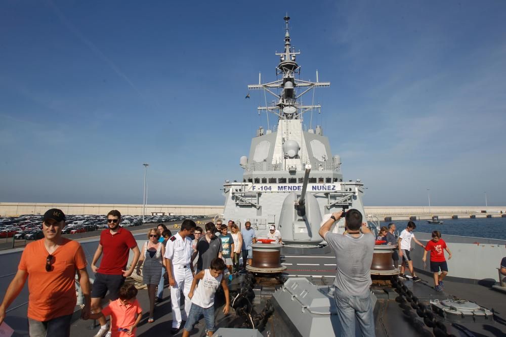 La fragata 'Méndez Núñez' atraca en València