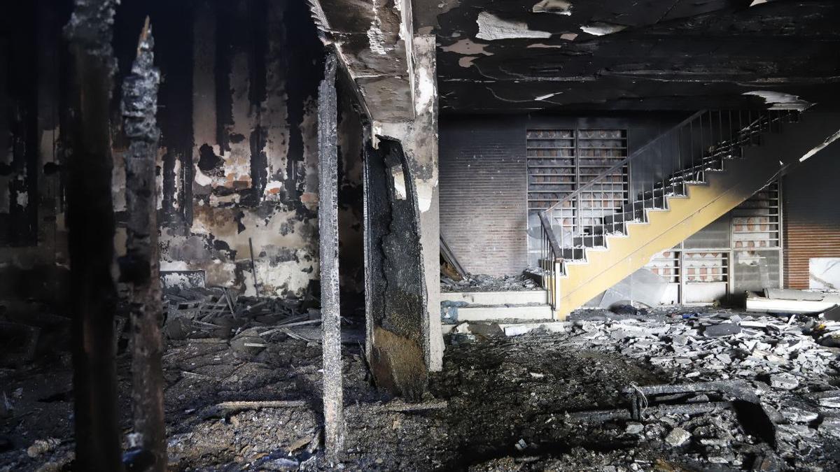 Interior del antiguo edificio de la UGT tras los últimos incendios.