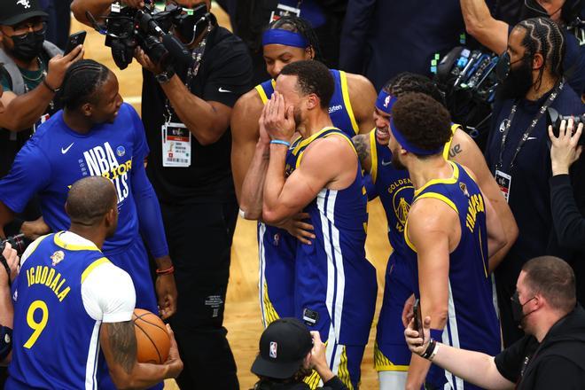 ¡Así celebraron los Warrios el título de la NBA!