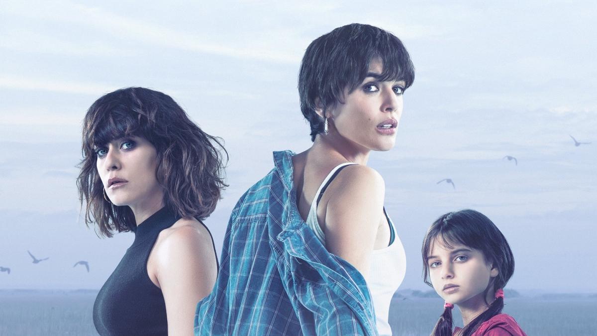 María León, Adriana Ugarte y la niña Cosette Silguero, protagonistas del melodrama 'Heridas', en Atresmedia