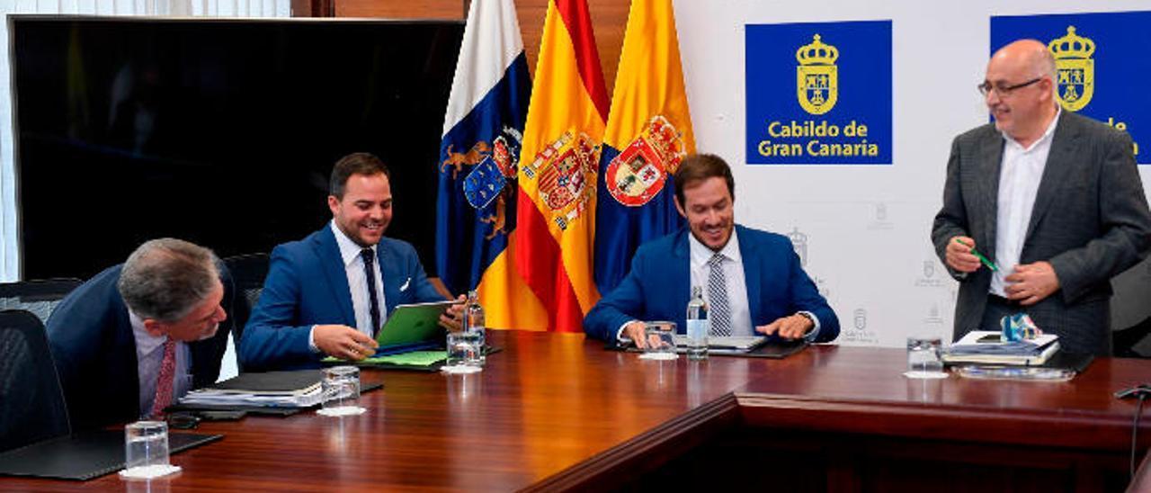 Asamblea de la Federación Canaria de Islas (Fecai) en el Cabildo de Gran Canaria.