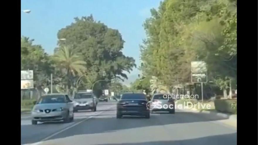 Acoso temerario de un conductor que intenta echar a otro de la carretera en Málaga