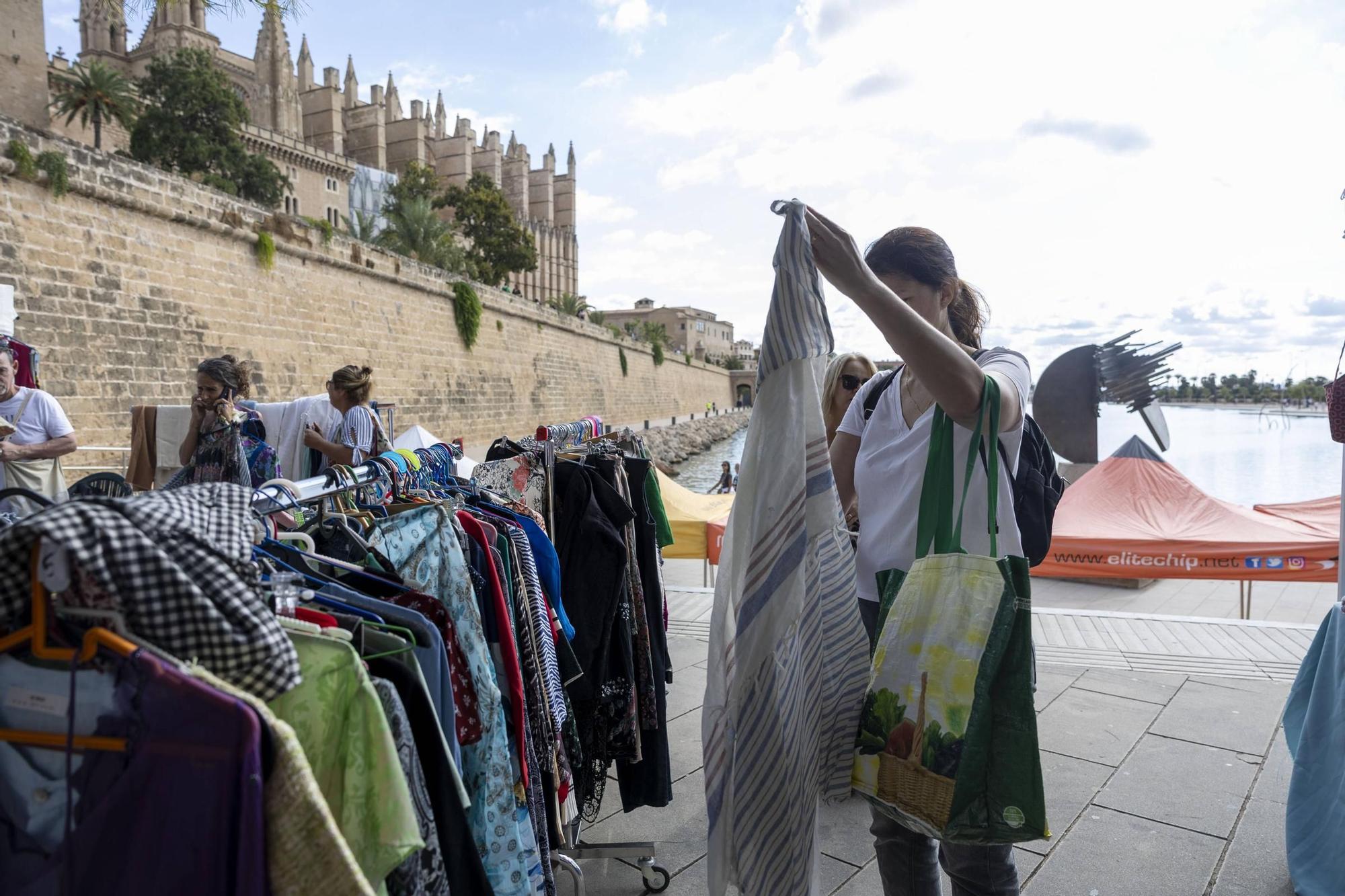 FOTOS | La Fundación RANA celebra su tradicional mercadillo solidario en el Parc de la Mar
