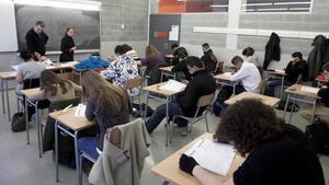 Realización de las pruebas de competencias básicas de cuarto de ESO en un instituto de Barcelona, el pasado febrero.