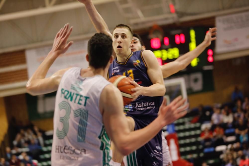 El partido entre el Oviedo Baloncesto y el Huesca, en imágenes