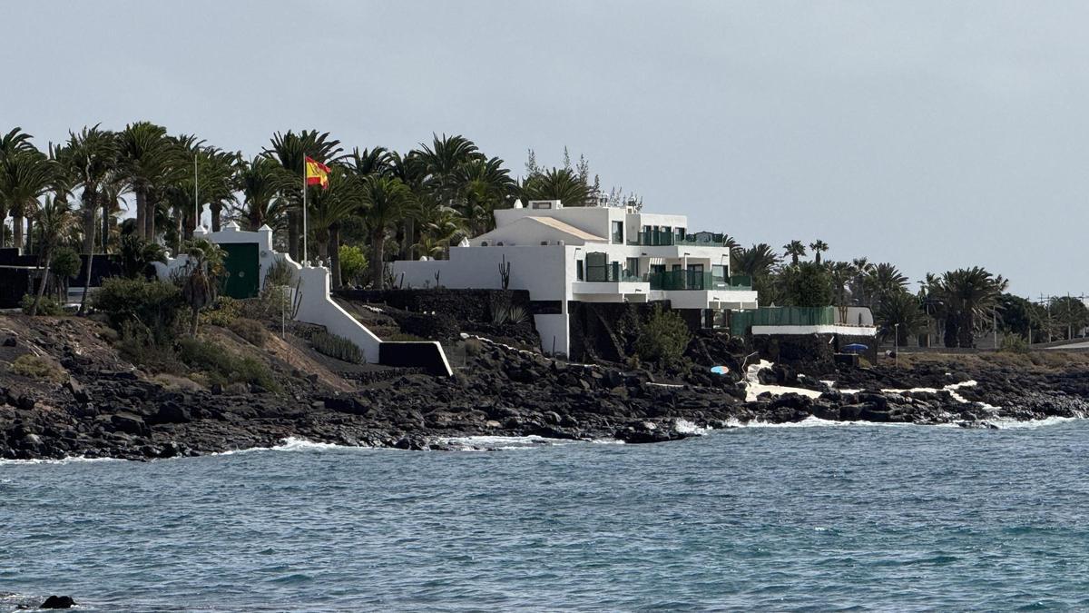 Establecen una zona de exclusión de navegación marítima por seguridad frente a La Mareta por las vacaciones de Pedro Sánchez.