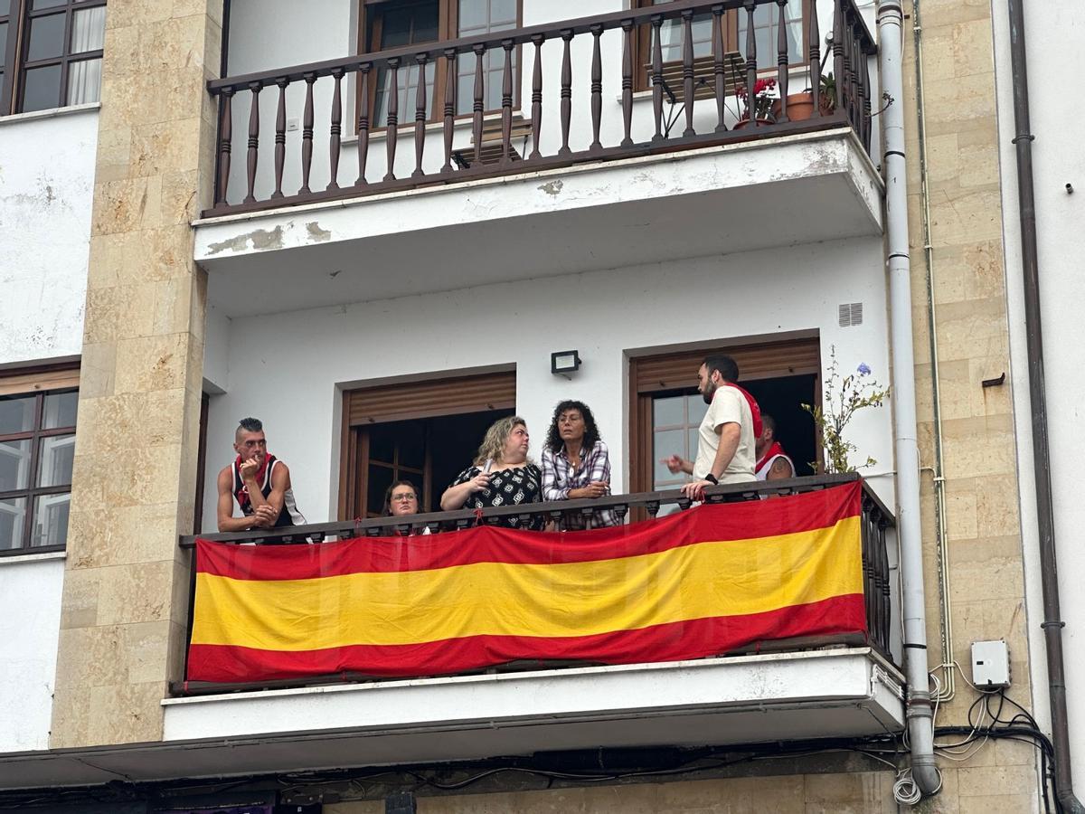 Las fiestas del Rosario de Luarca: emoción y alegría bajo la lluvia