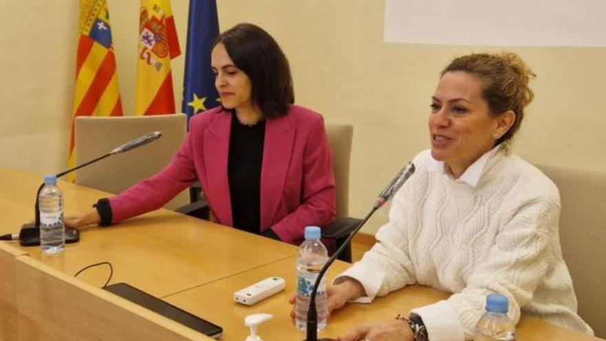 A la derecha, Martínez,  directora provincial de Educación.  | DGA