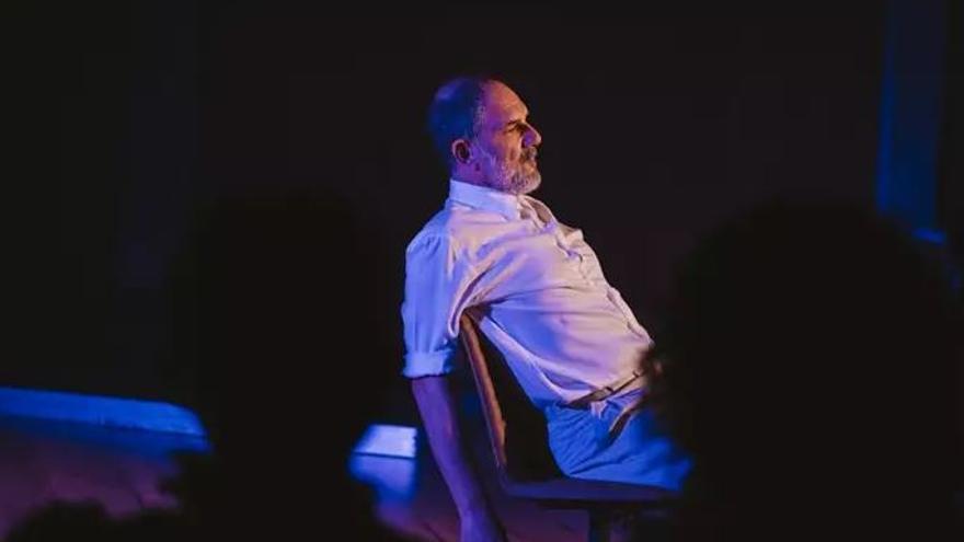 Muñoz Zurita cierra en el Cánovas «La trilogía sobre la familia»