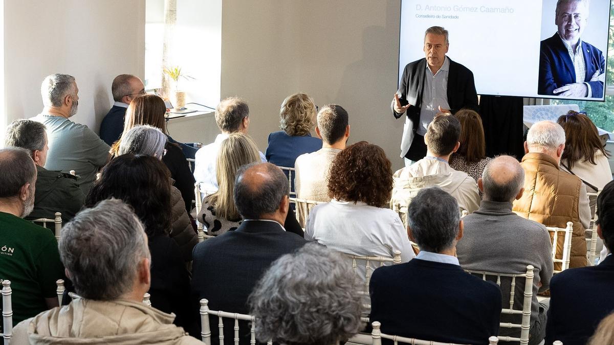 El conselleiro de Sanidade hoy durante su intervención en las jornadas sobre profesionales de Servizos Xerais del Sergas.