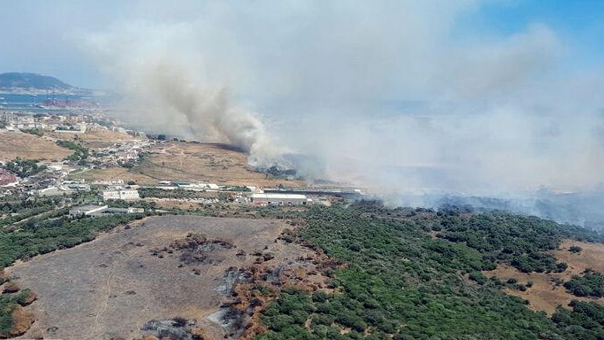 Estabilizado el incendio en Algeciras y desactivada la fase de emergencia