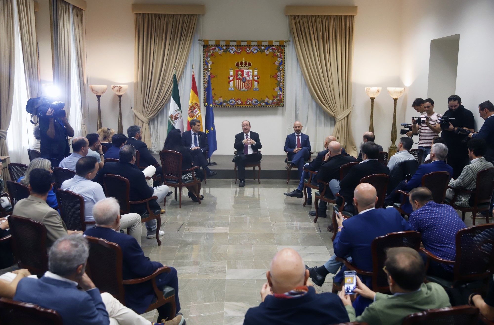 Encuentro de Miquel Iceta en Málaga con representantes del sector cultural de la provincia