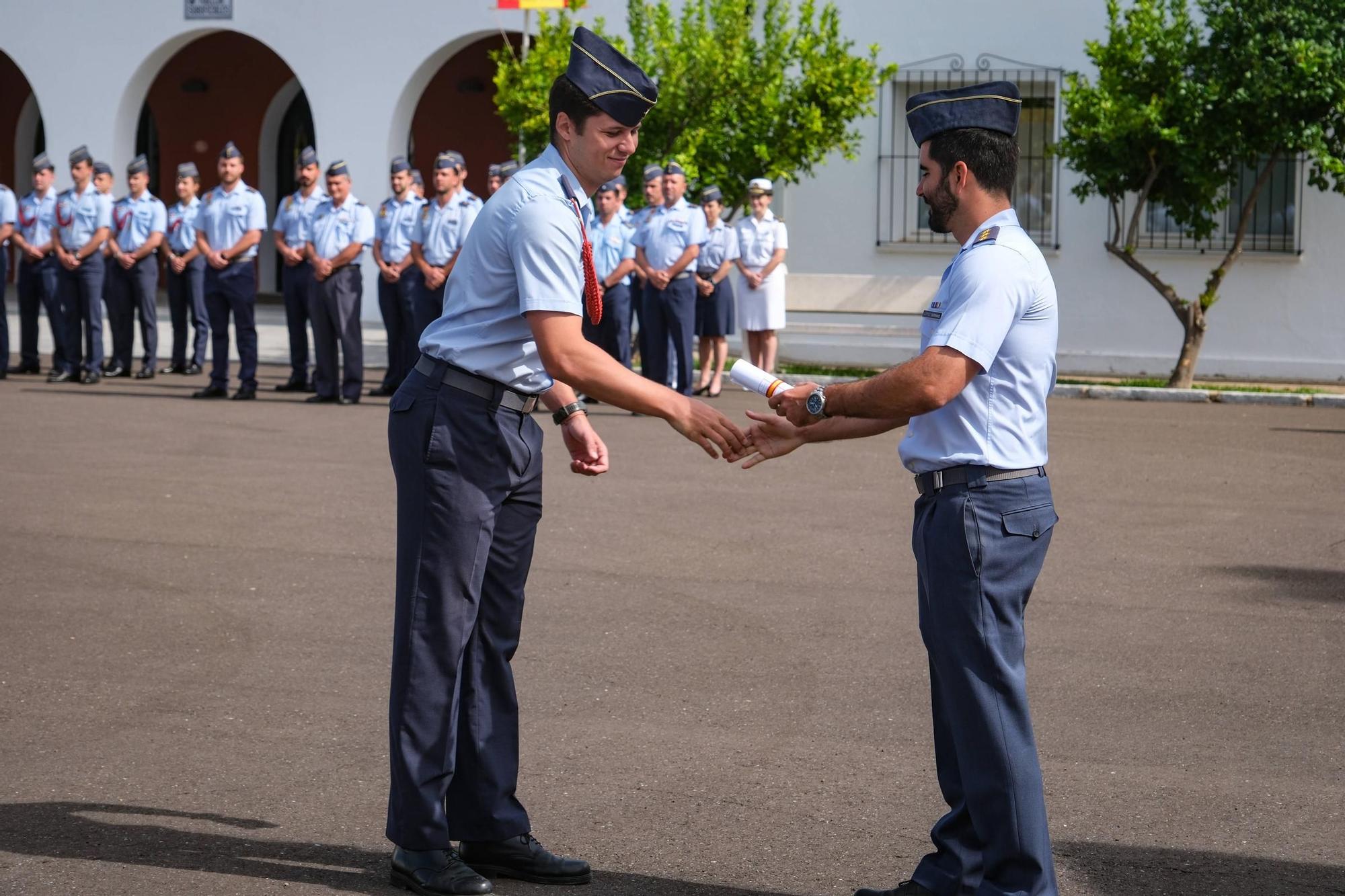 11 nuevos pilotos de caza finalizan su formación en la Base Aérea de Talavera la Real