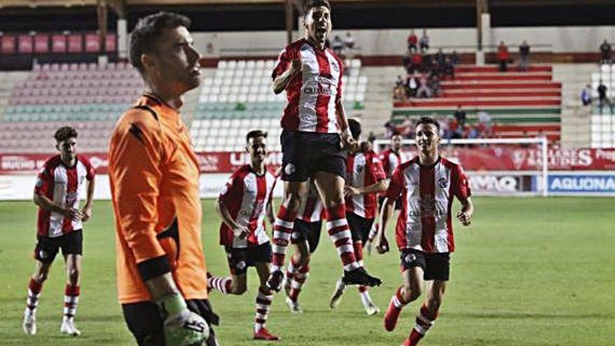 Carlos Ramos celebra su tanto ante el Real Burgos.