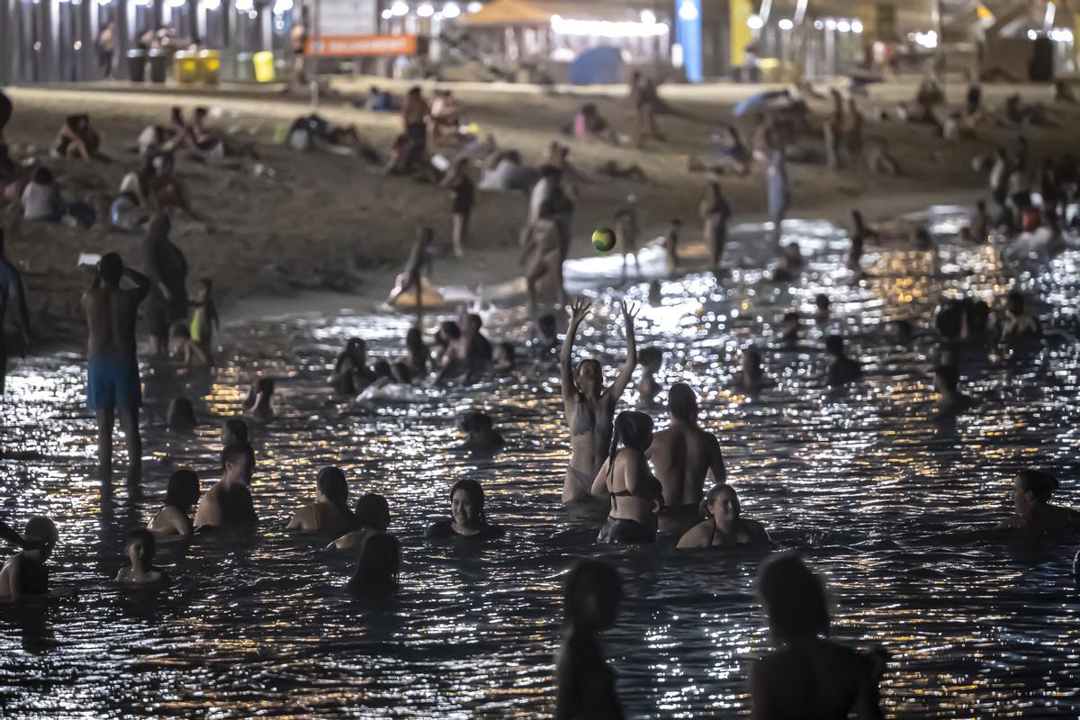 Baños contra la noche infernal en Barcelona