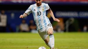 Amb un Messi inspirat, l’Argentina derrota l’Uruguai i lidera el Grup B de la Copa Amèrica