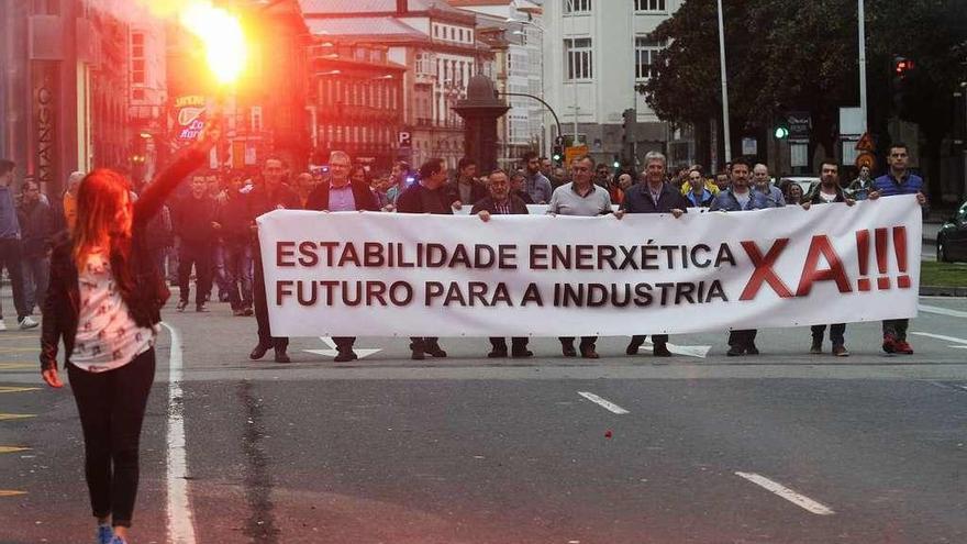 Manifestación de trabajadores de Alcoa por las calles de A Coruña en 2015.