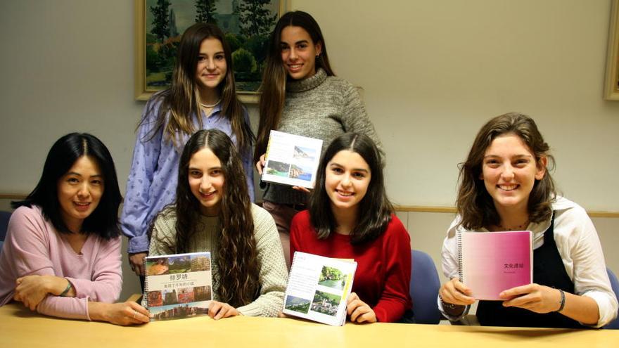 Un grup d&#039;alumnes de la Salle crea la primera guia turística de Girona en xinès