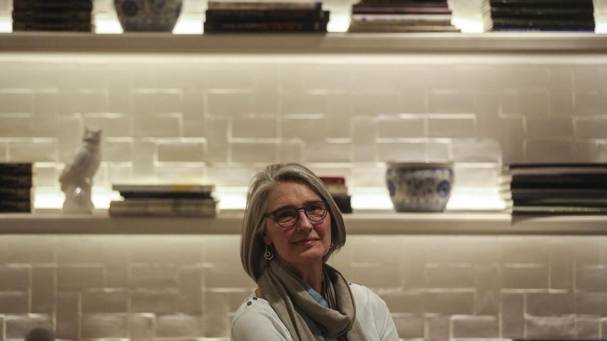 La escritora canadiense Louise Penny, autora de la serie del inspector jefe Gamache, este viernes en Barcelona.