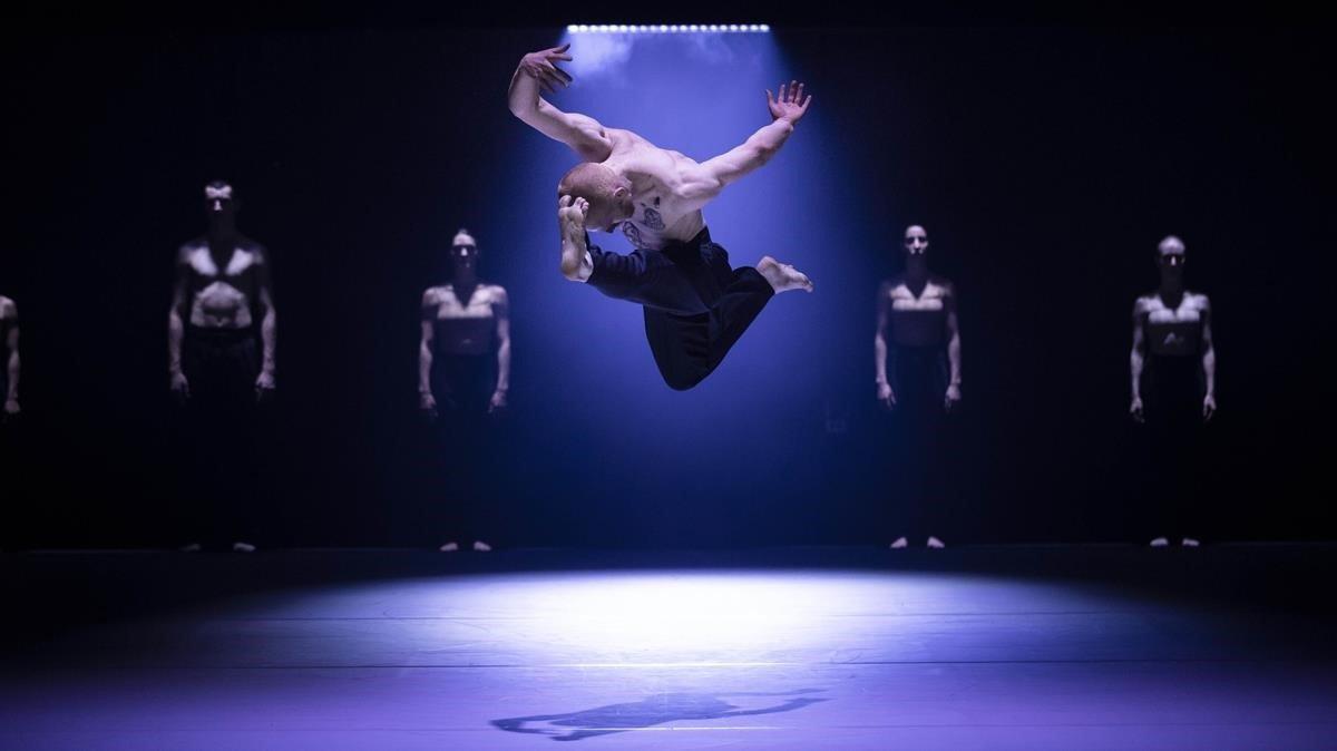 Un momento de 'ab [intra]', pieza de Rafael Bonachela para la Sydney Dance Company, que dirige desde hace 10 años.