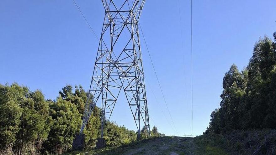 Chapela exige compensaciones por una línea eléctrica en el monte