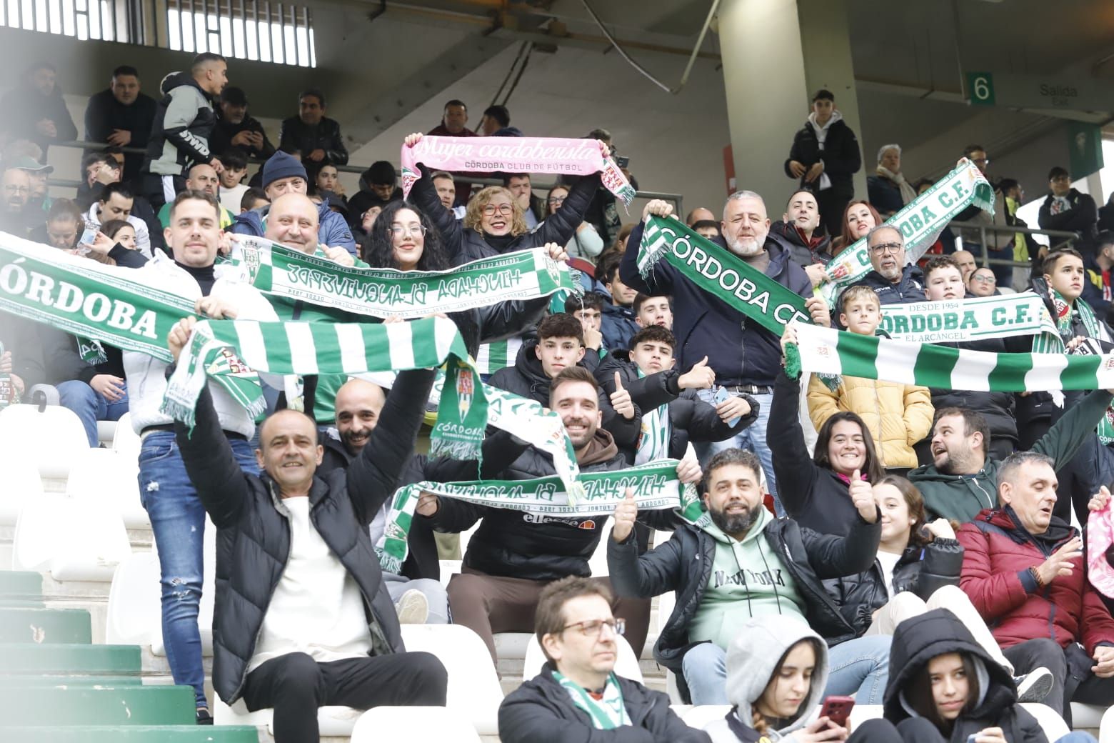 Córdoba CF-Racing de Santander | Las imágenes de la afición blanquiverde en El Arcángel