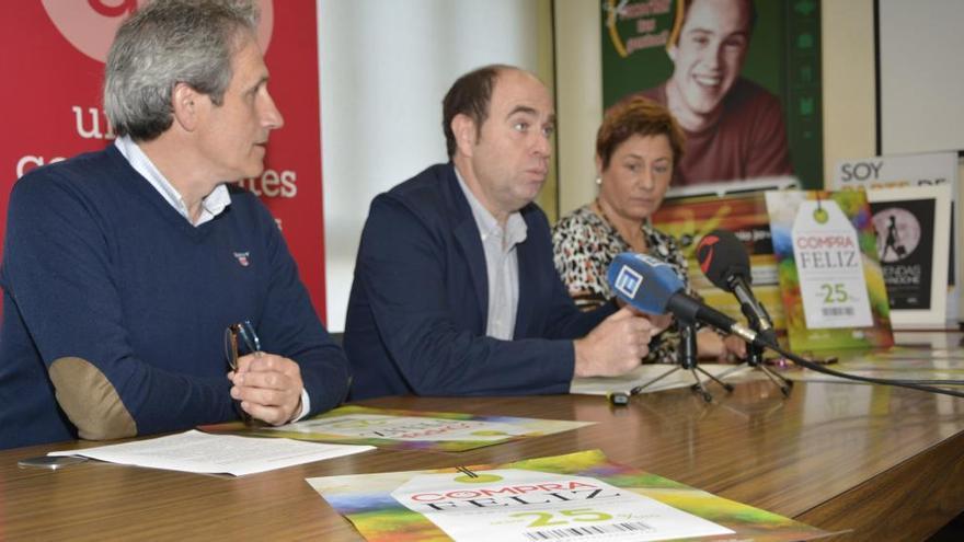 Por la izquierda, Germán Heredia, David Argüelles y Carmen Moreno