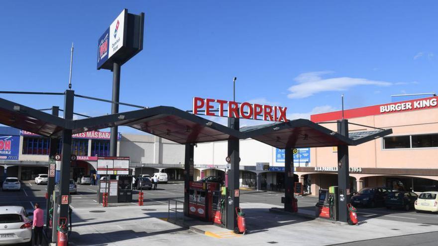 Gasolinera de Petroprix en Arteixo. |   // CARLOS PARDELLAS