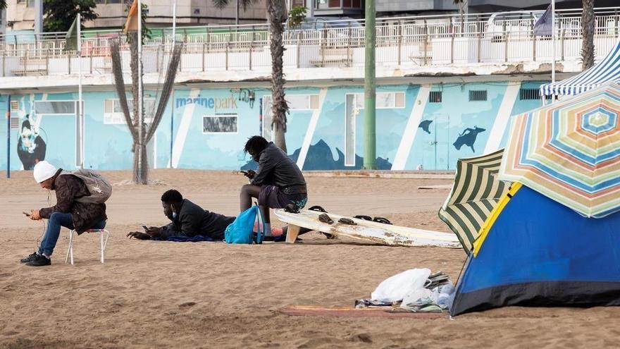 Canarias implora un reparto de responsabilidades con los menores migrantes