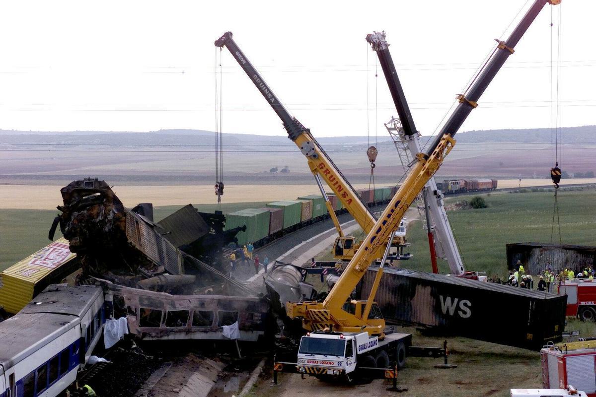 Las imágenes del trágico accidente ferroviario de Chinchilla que salpicó de lleno a la Región de Murcia