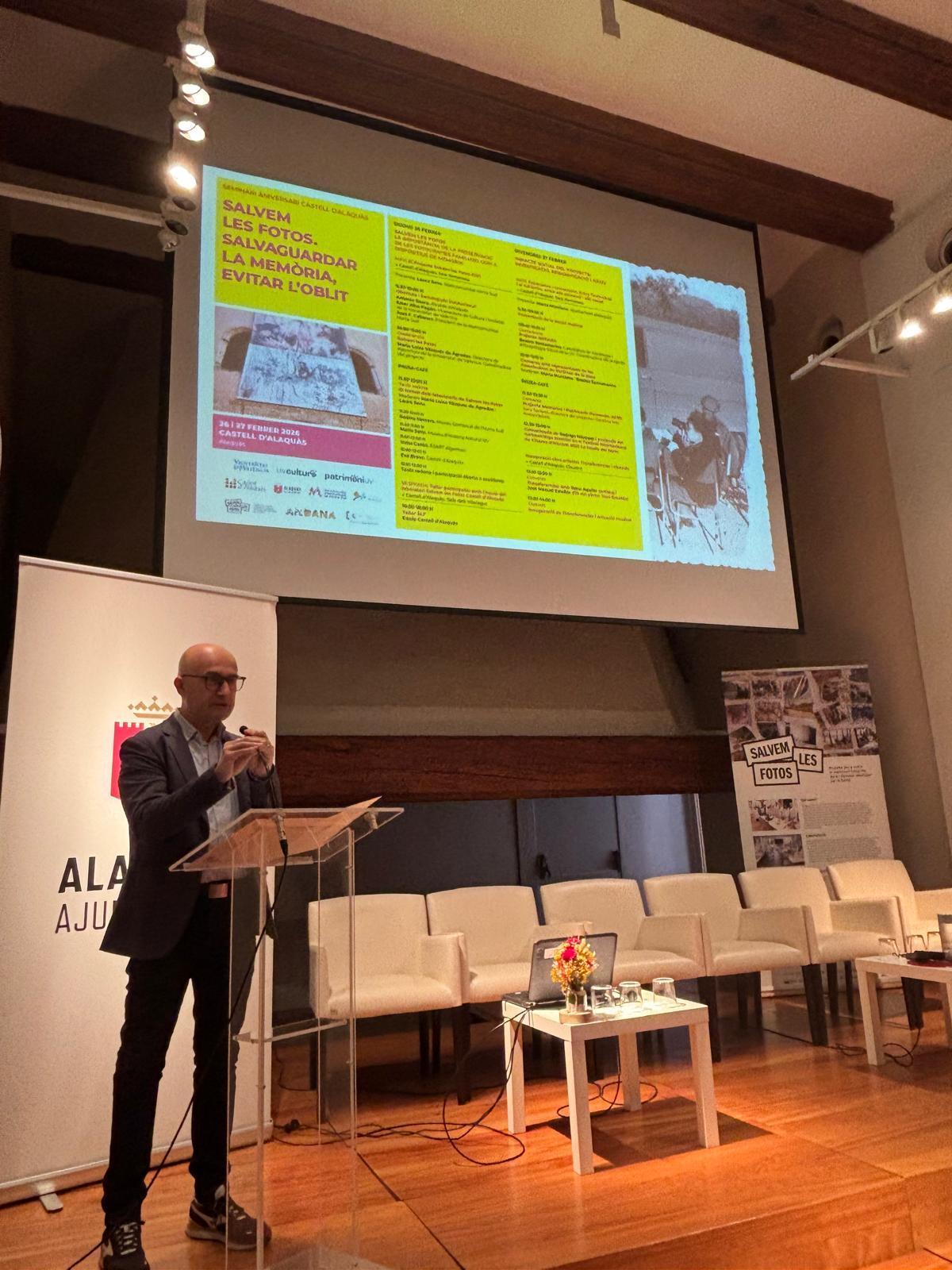 El alcalde de Alaquàs, Toni Saura, en la conferencia ‘Salvem les Fotos’.
