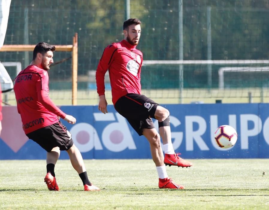 La plantilla se ejercita en Abegondo en la penúltima sesión de trabajo antes del partido del sábado en Pamplona contra Osasuna.