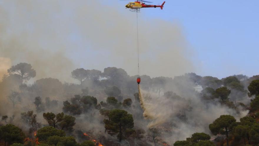 Controlat l’incendi a Castell d’Aro, que ha afectat unes 70 hectàrees