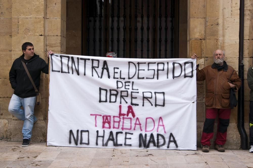 Manifestación de los trabajadores de El Asturcón contra en tripartito