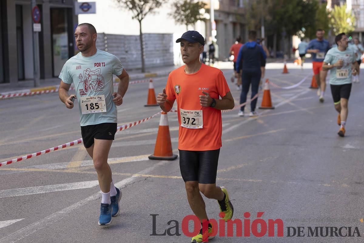 Carrera '10K Assota por ti' en Caravaca (salida y giro primera vuelta)