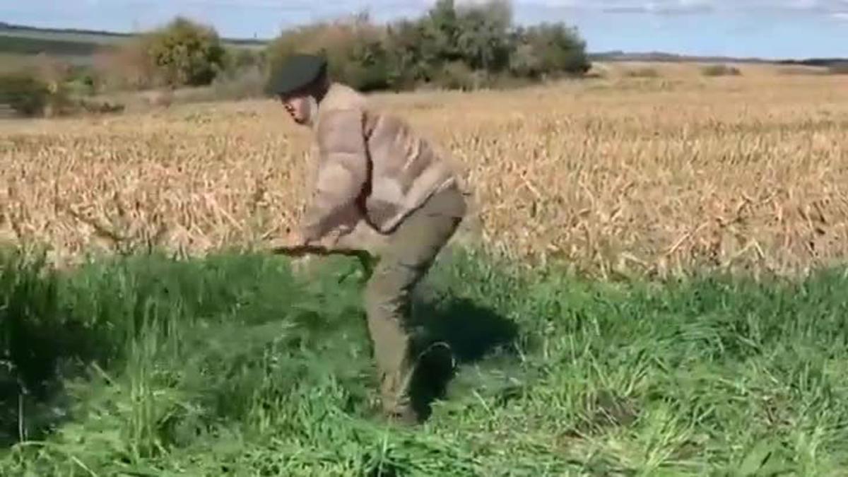 Nunca pensaste que verías a Cavani así: el 'matador' saca su versión más rural