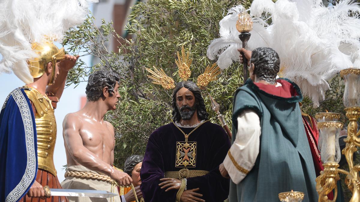 Conjunto escultórico del Rescate, durante la procesión Magna de Málaga de octubre